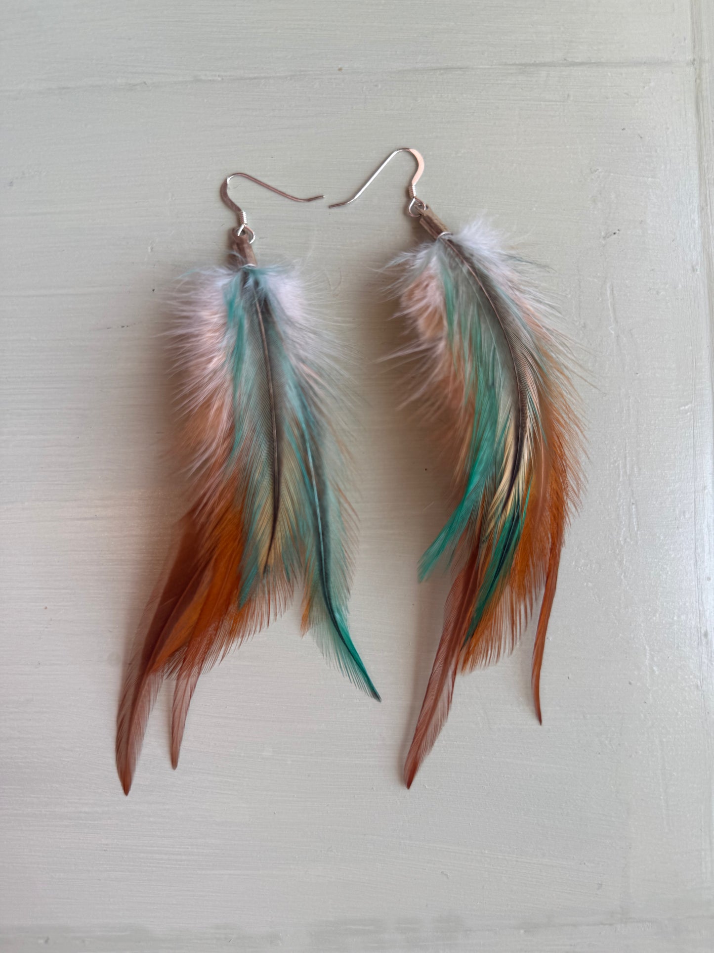 Fjäderörhängen korta