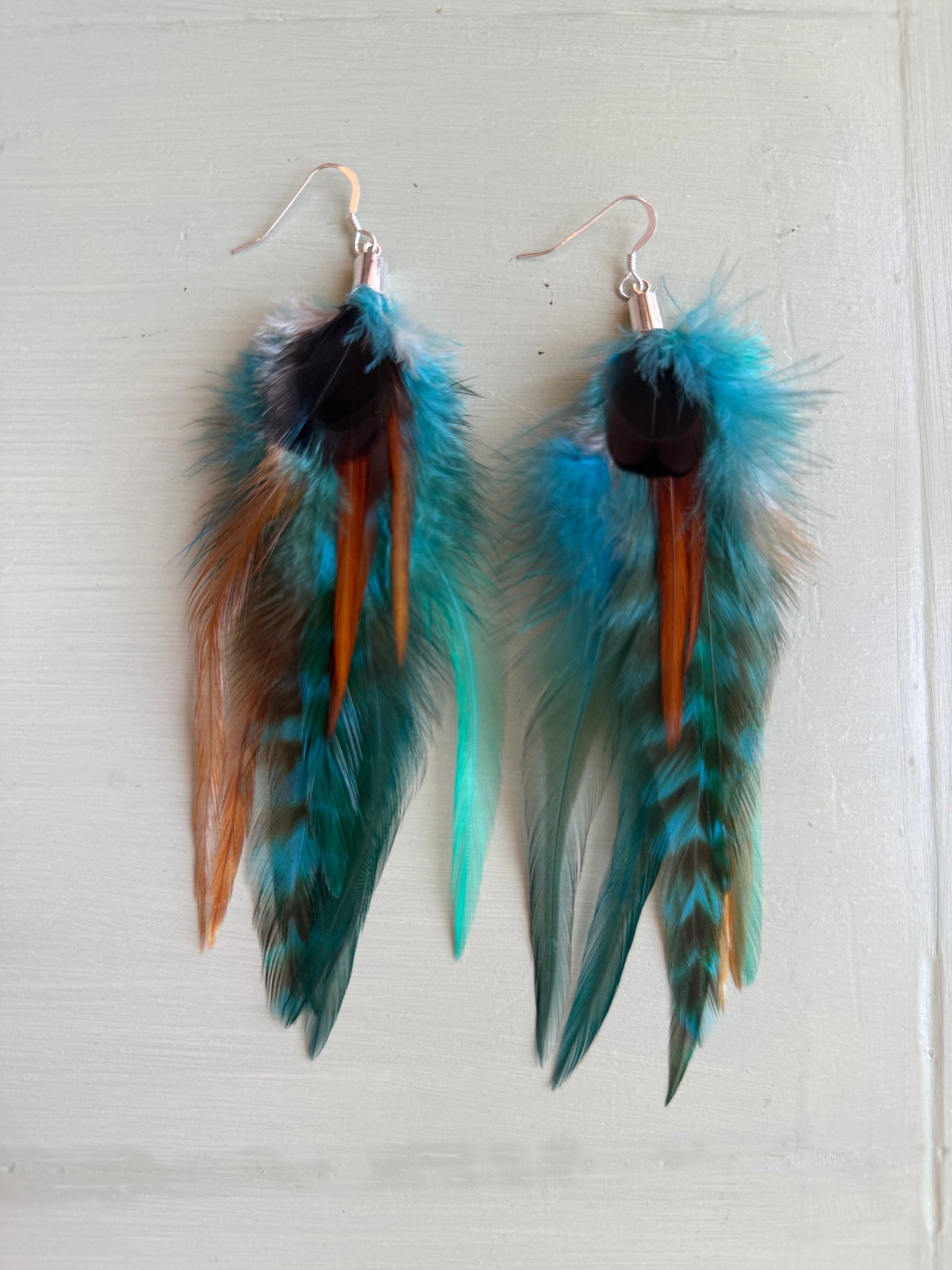 Fjäderörhängen korta