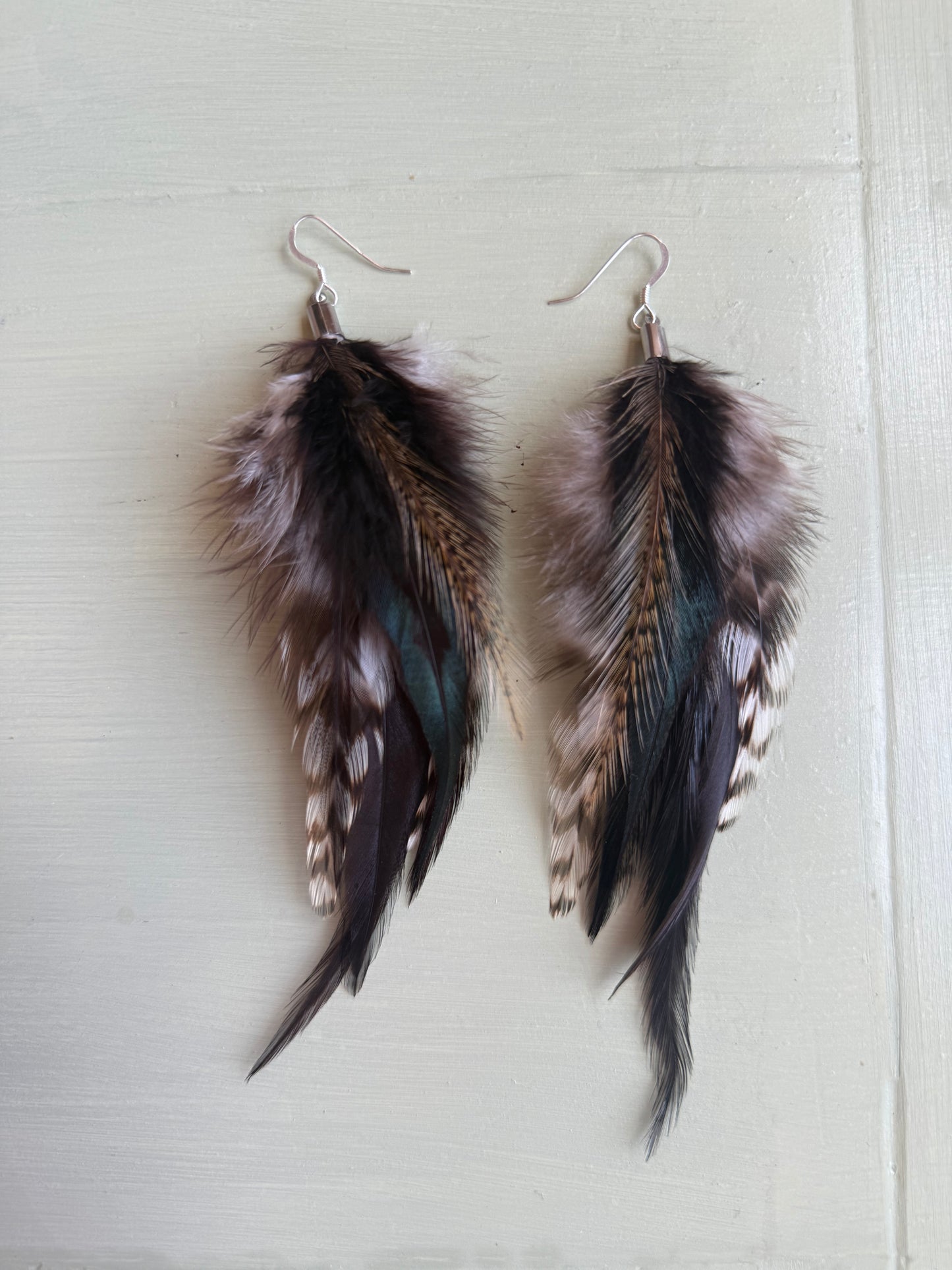 Fjäderörhängen korta