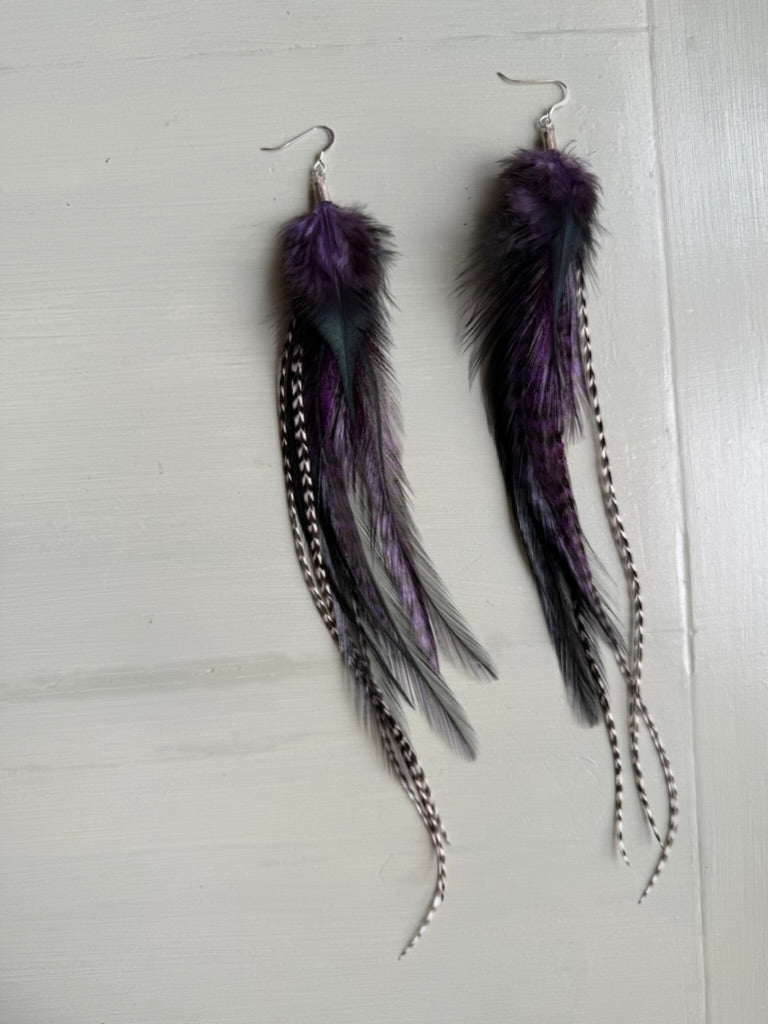 Fjäderörhängen halvlånga