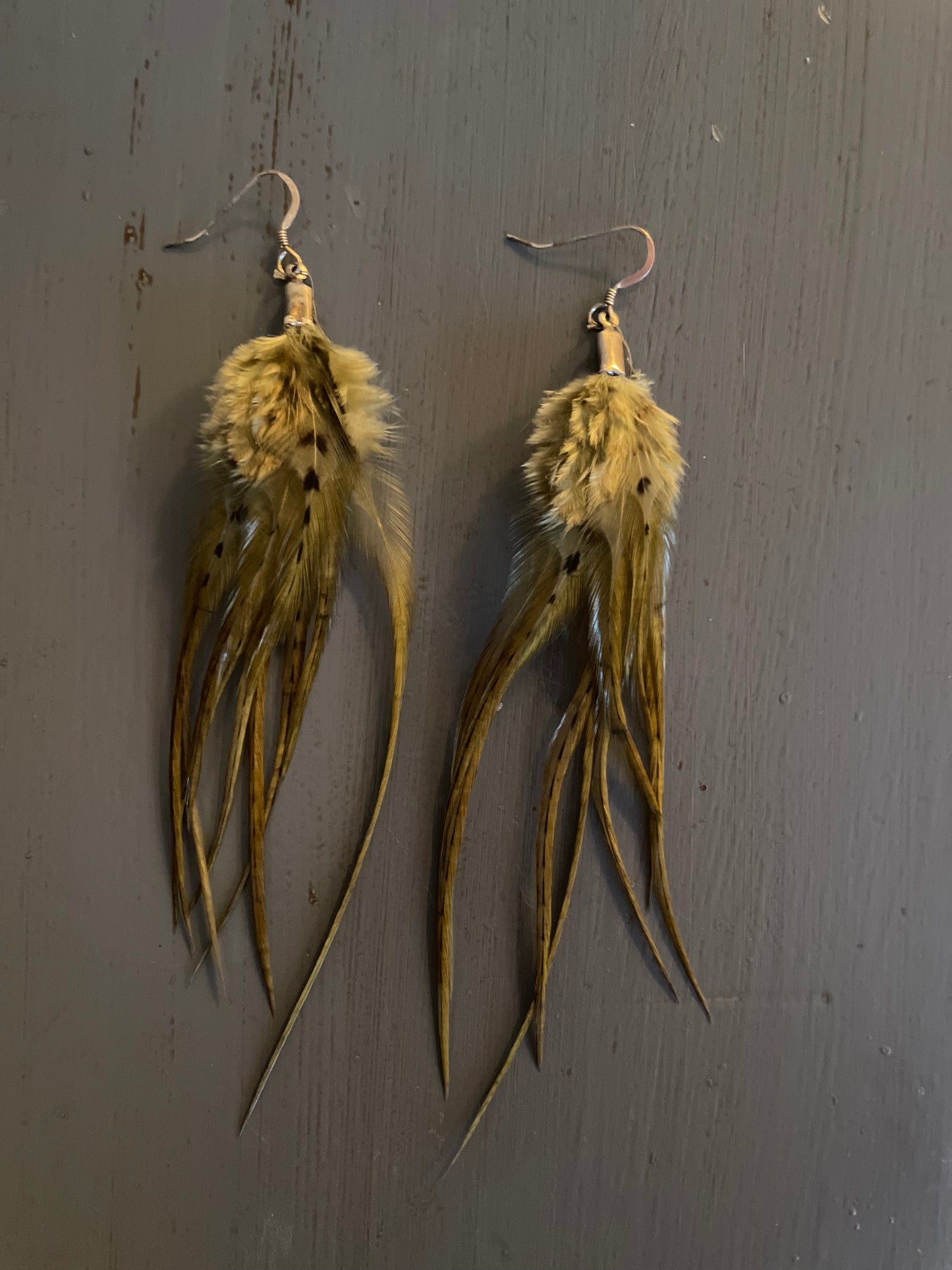 Fjäderörhängen korta